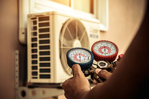 Professional Hvac technician working in Clarendon, TX
